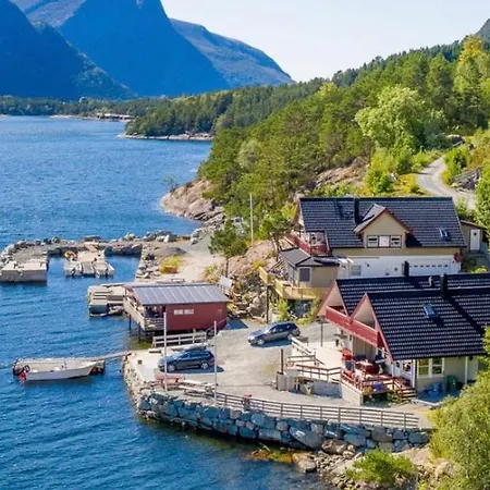 Holiday home Bremanger Sjobuer